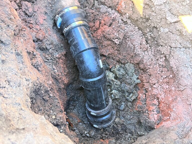 broken sewer pipe repaired